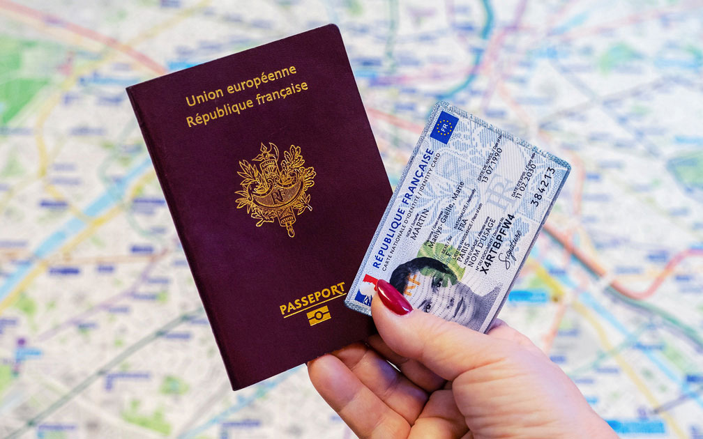 Illustration carte nationale d’identité et passeport